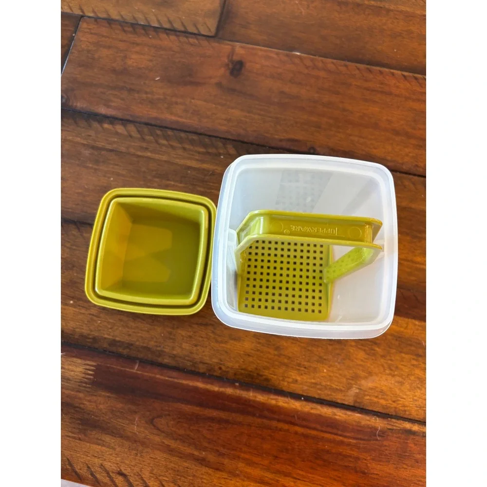 Tupperware vintage pickle